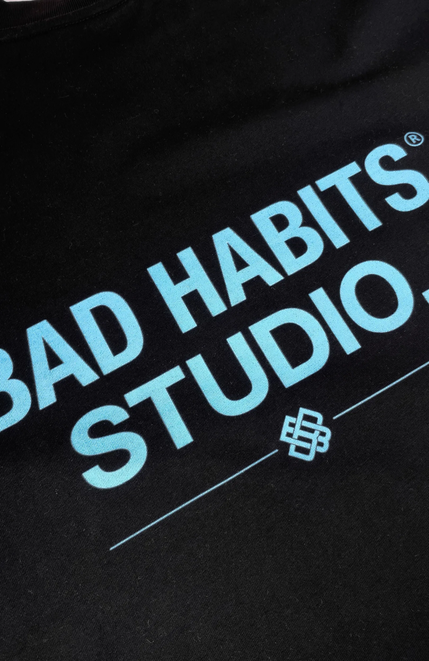 BAD HABITS STUDIO. T-SHIRT | Zwart