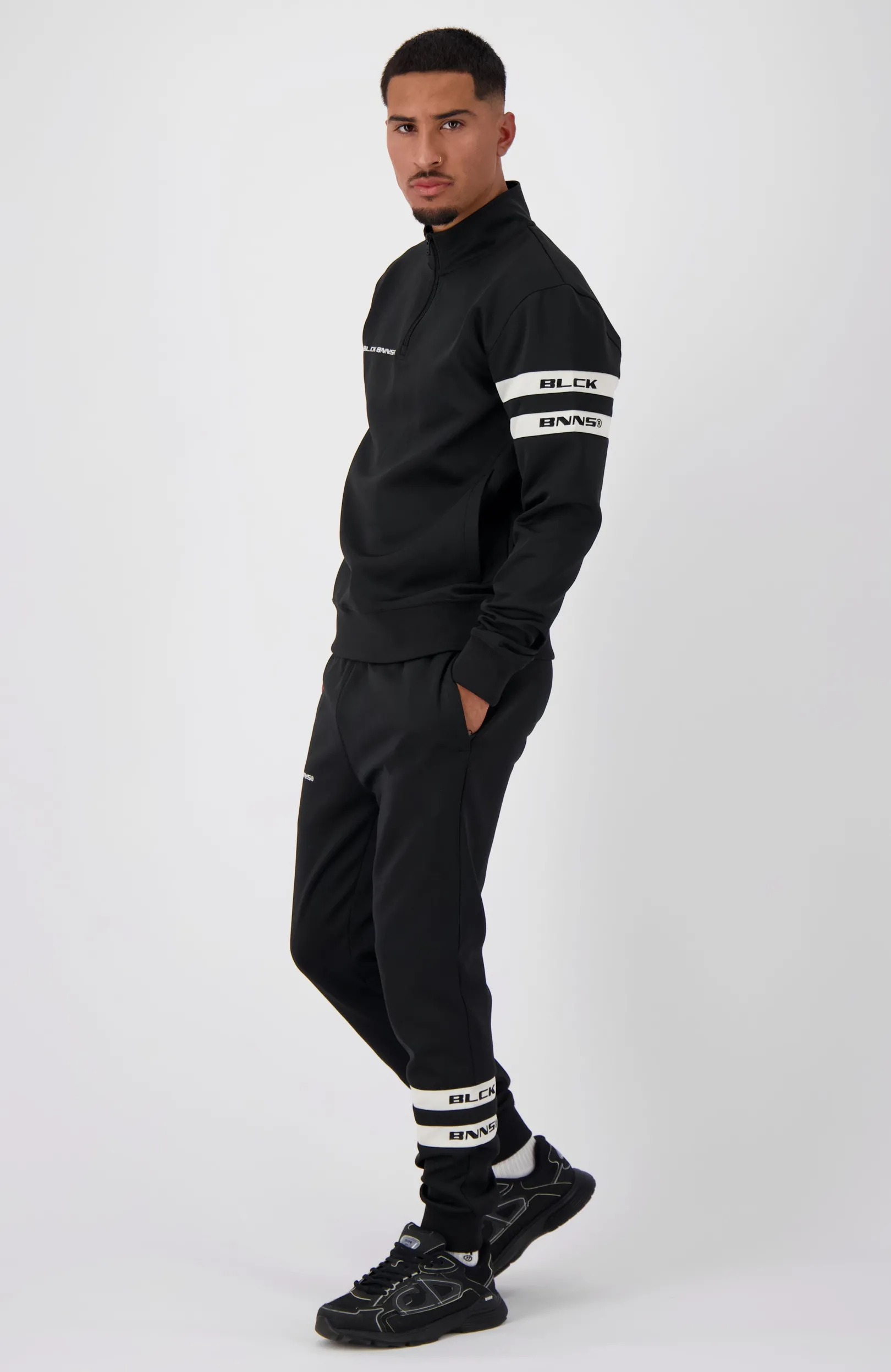 CHARGE TRACKTOP | Zwart