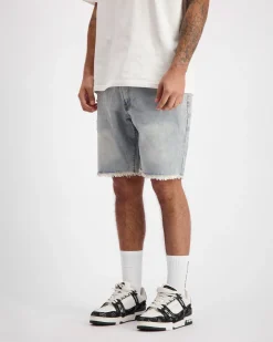 CUT OFF DENIM SHORTS | Lichtblauw