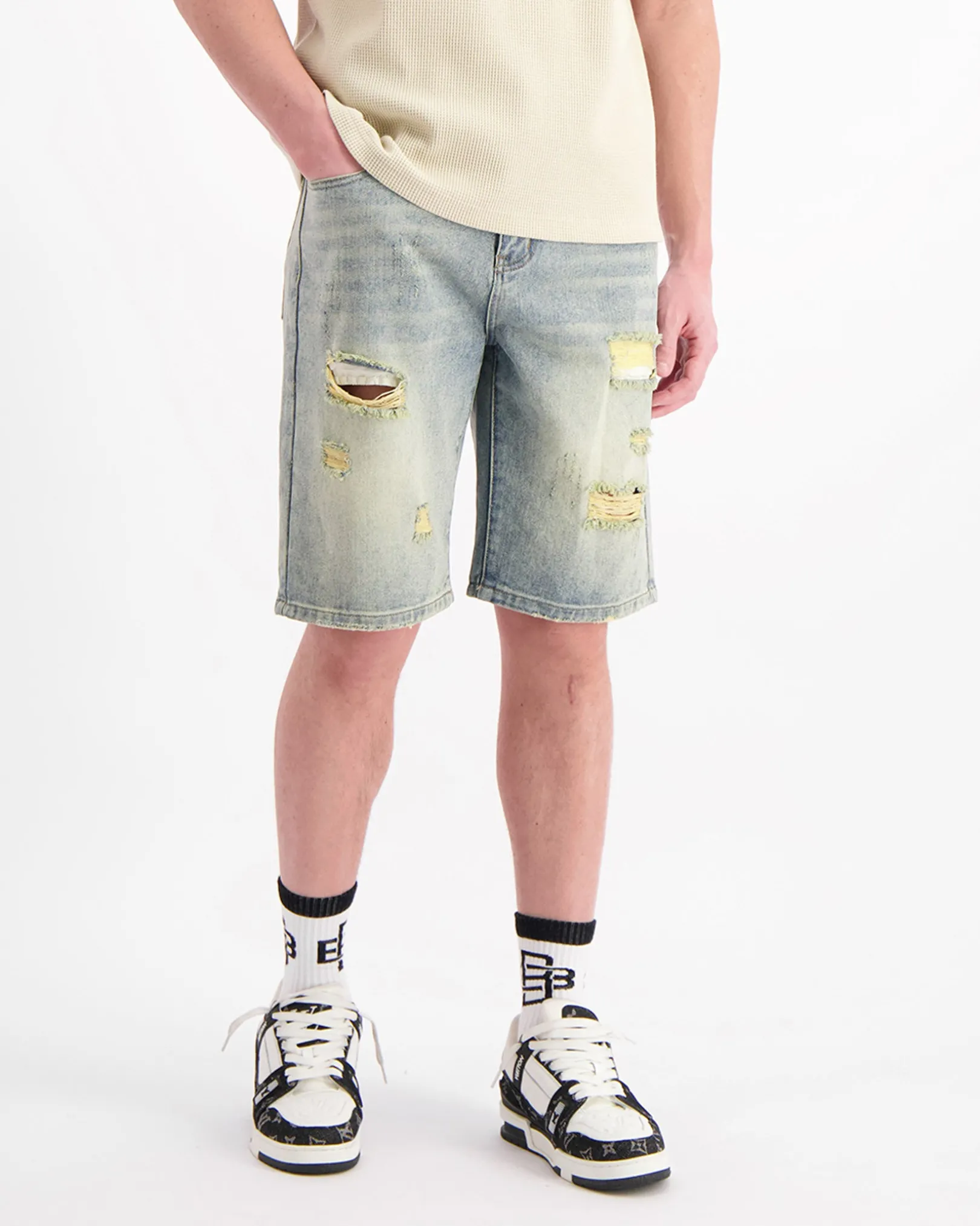 DISTRESSED DENIM SHORTS | Lichtblauw