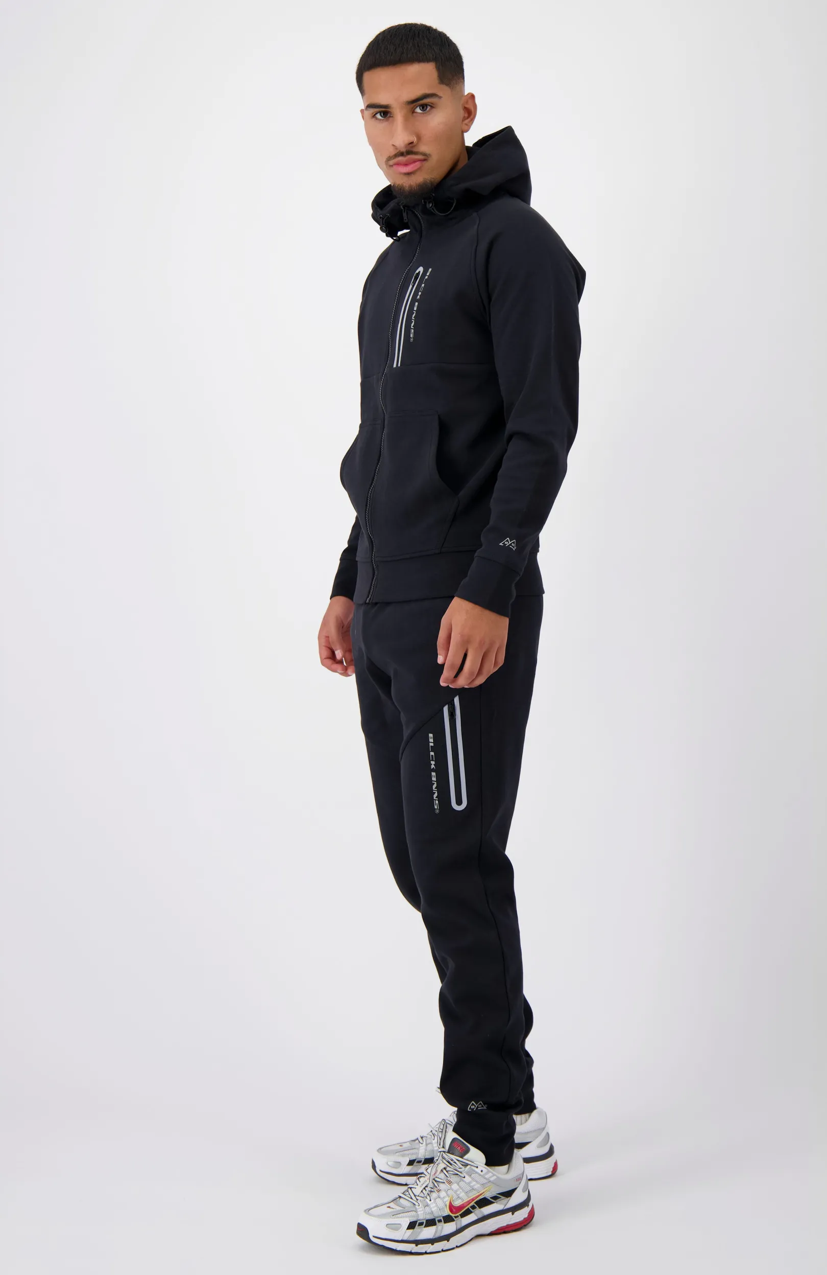 INITIAL GLOW TRACKSUIT | Zwart