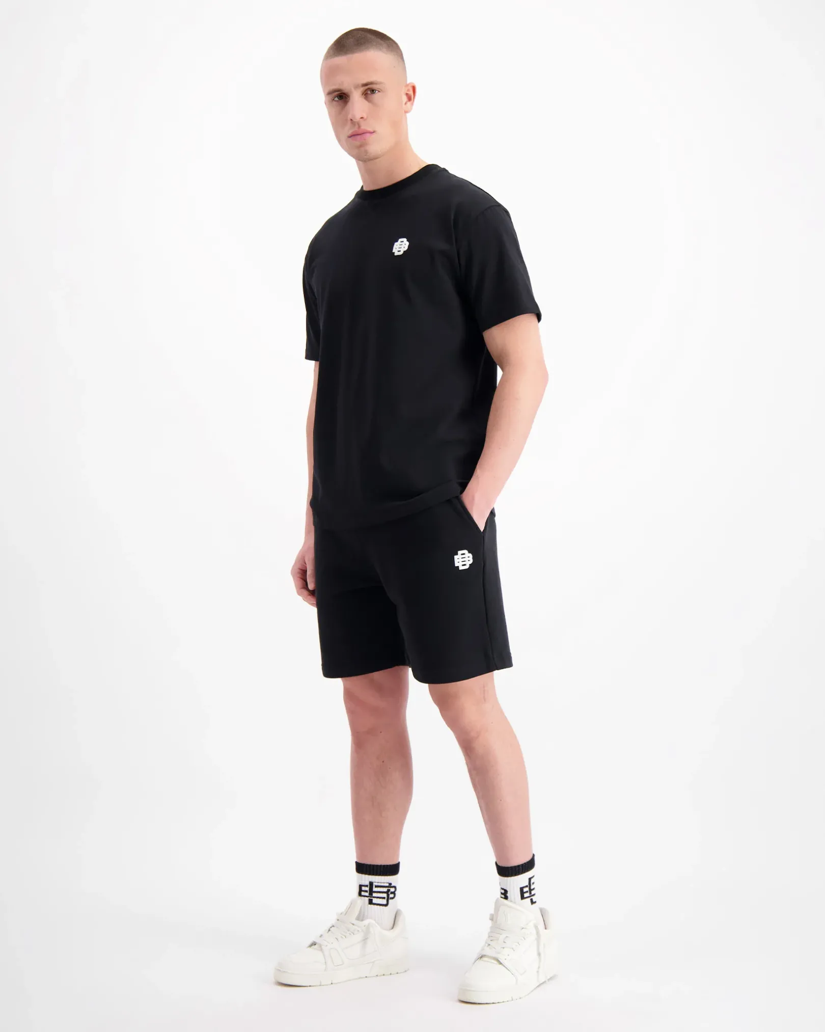 MONO RELAX SWEATSHORTS | Zwart