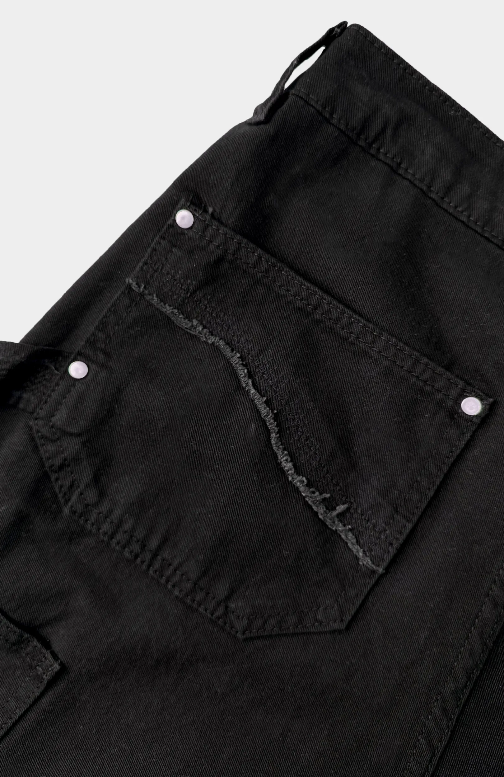 SCRATCHED CARPENTER | Zwart